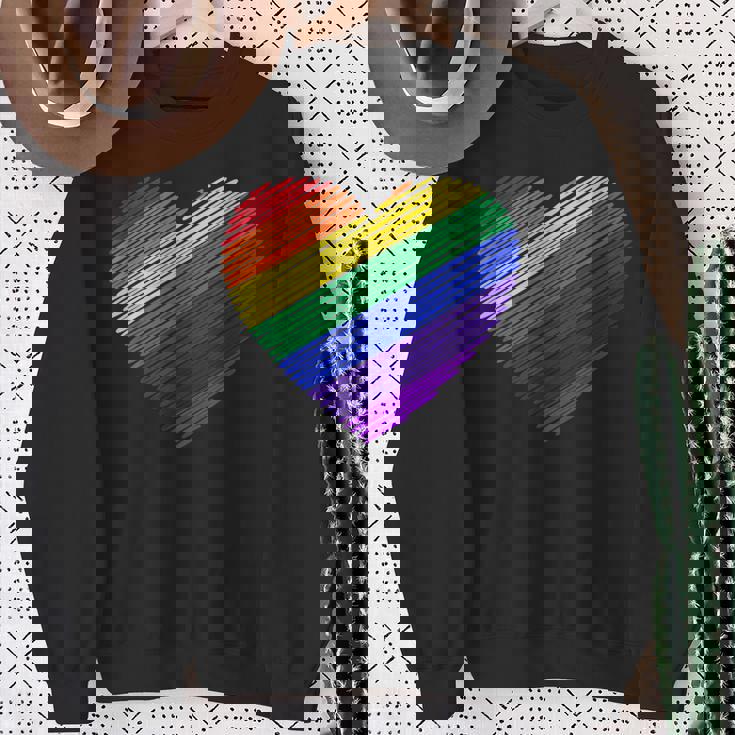 ハート・イン・ザ・カラーズ・オブ・ザ・レインボー スウェットシャツ 年配の女性への贈り物