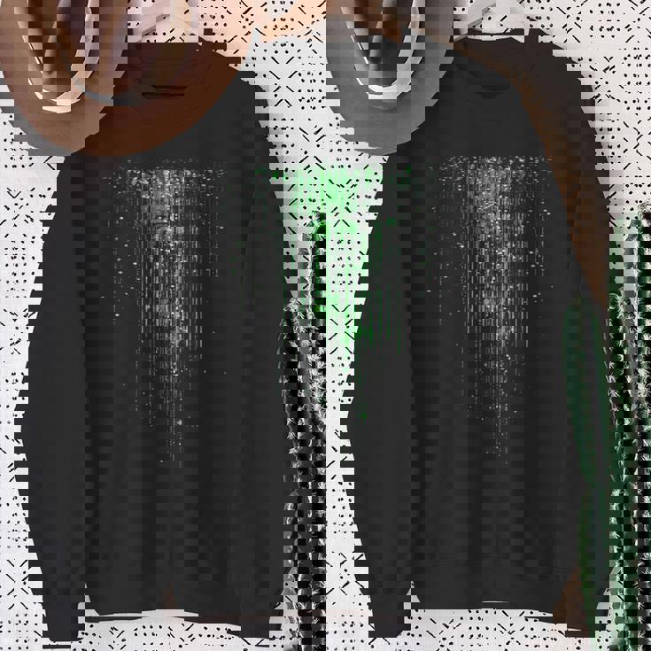 バイナリコードマトリックス グリーンデジタルサイバーパンク スウェットシャツ 年配の女性への贈り物