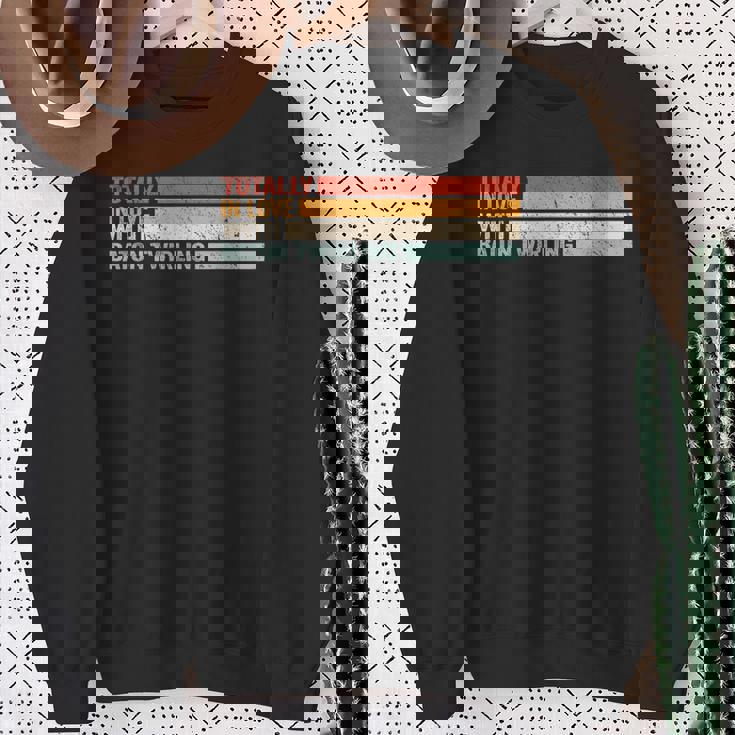 バトントワリングのレトロなバトントワーラーに完全に恋をしています。 スウェットシャツ 年配の女性への贈り物