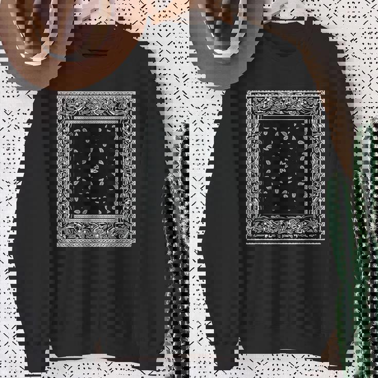 メンズ ブラック ホワイト バンダナ プリント ブラック ペイズリー柄 スウェットシャツ 年配の女性への贈り物