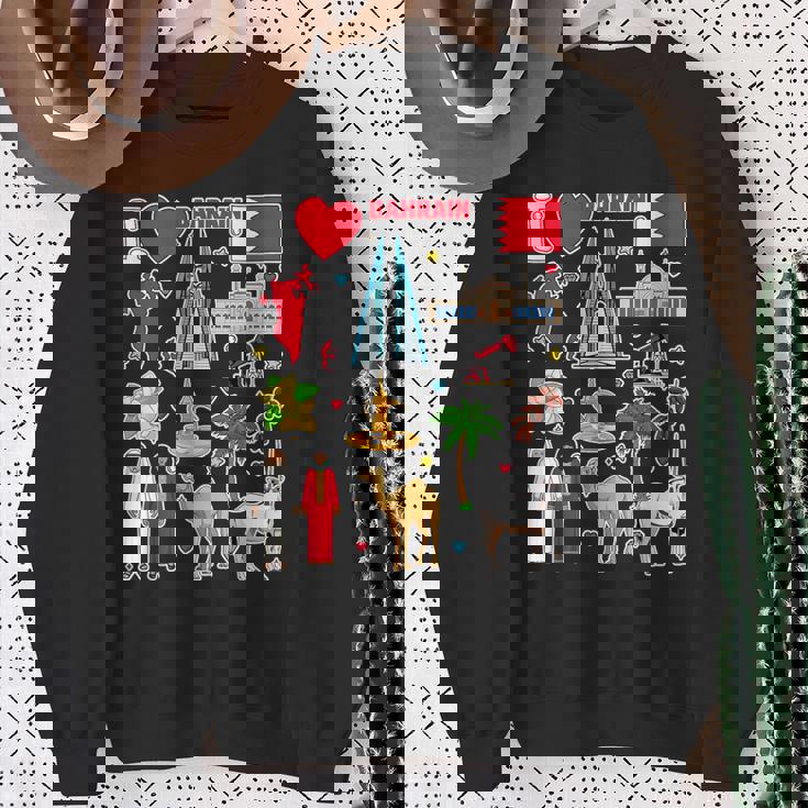 バーレーンの手描きシンボル、バーレーンの地図、文化的アイコン スウェットシャツ 年配の女性への贈り物