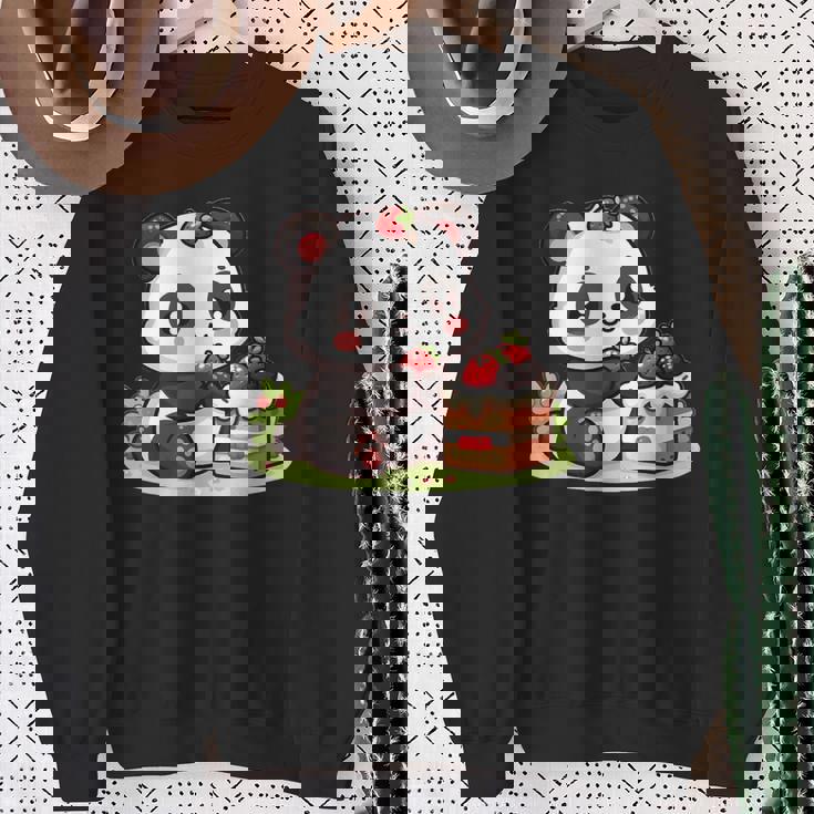 パンダを食べるストロベリーケーキ スウェットシャツ 年配の女性への贈り物