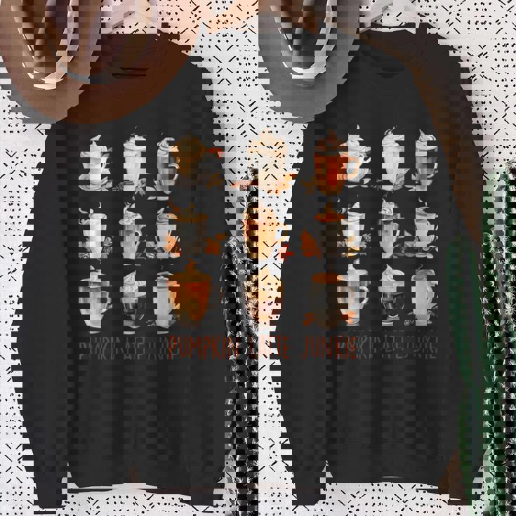 パンプキンラテ ジャンキー 秋 バイブ 秋 感謝祭 スウェットシャツ 年配の女性への贈り物