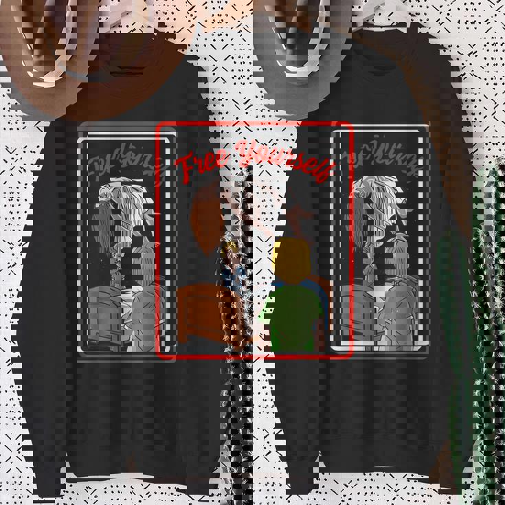 ビンテージ ホラー、取り憑かれた悪魔から解放される スウェットシャツ 年配の女性への贈り物