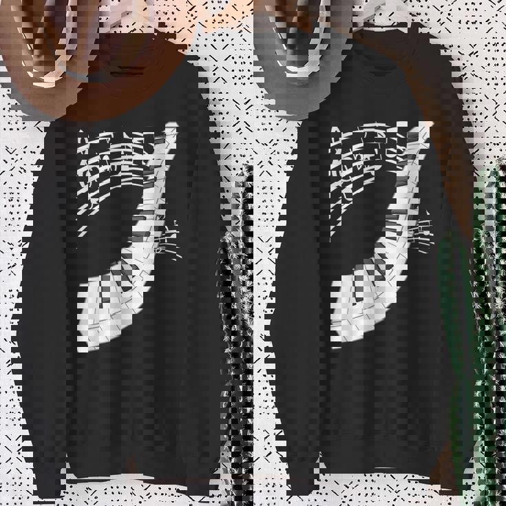 ピアノの鍵盤・音符・楽器ピアノ スウェットシャツ 年配の女性への贈り物