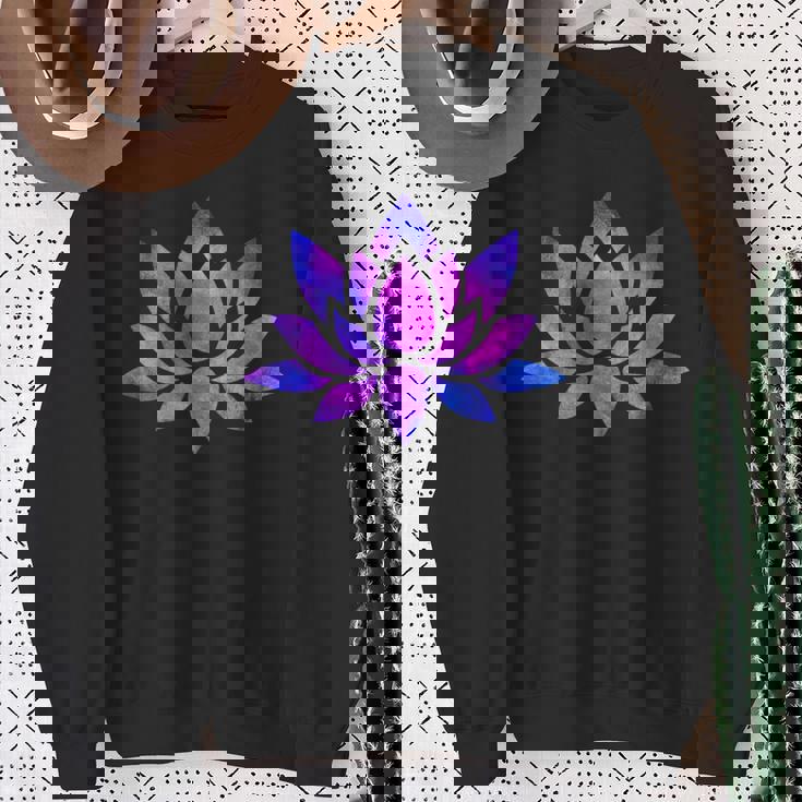 ピンクと紫の蓮の花 スウェットシャツ 年配の女性への贈り物