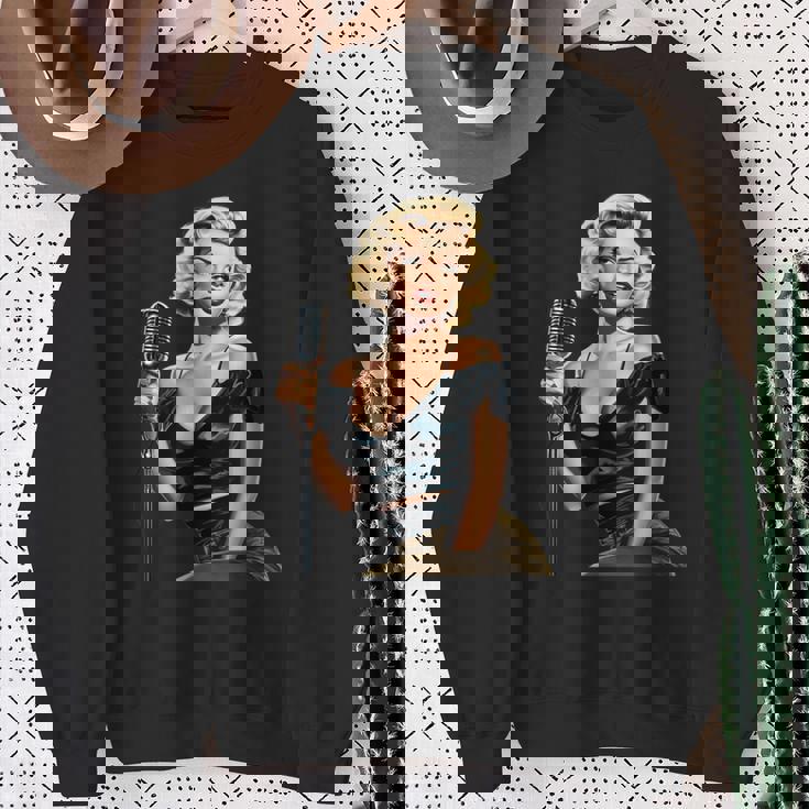 ピンナップガール ビンテージマイク 歌う オールドスクール スウェットシャツ 年配の女性への贈り物