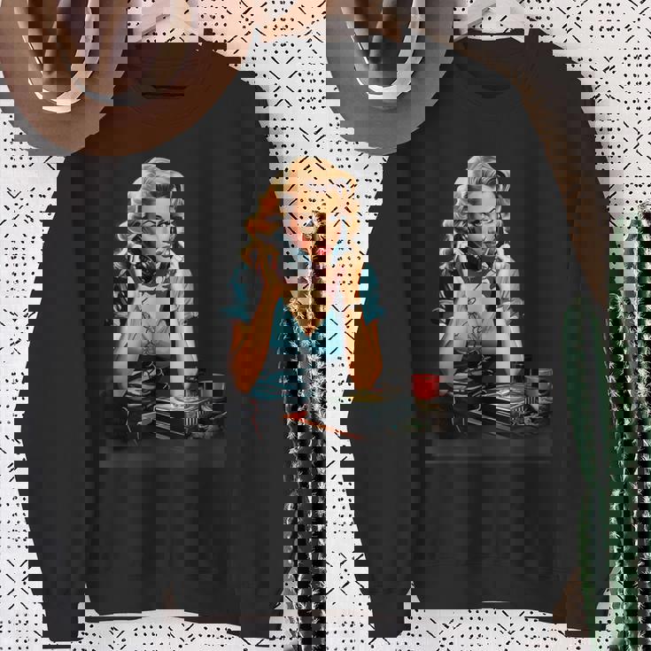 ピンナップガール ヴィンテージ電話 オールドスクール スウェットシャツ 年配の女性への贈り物