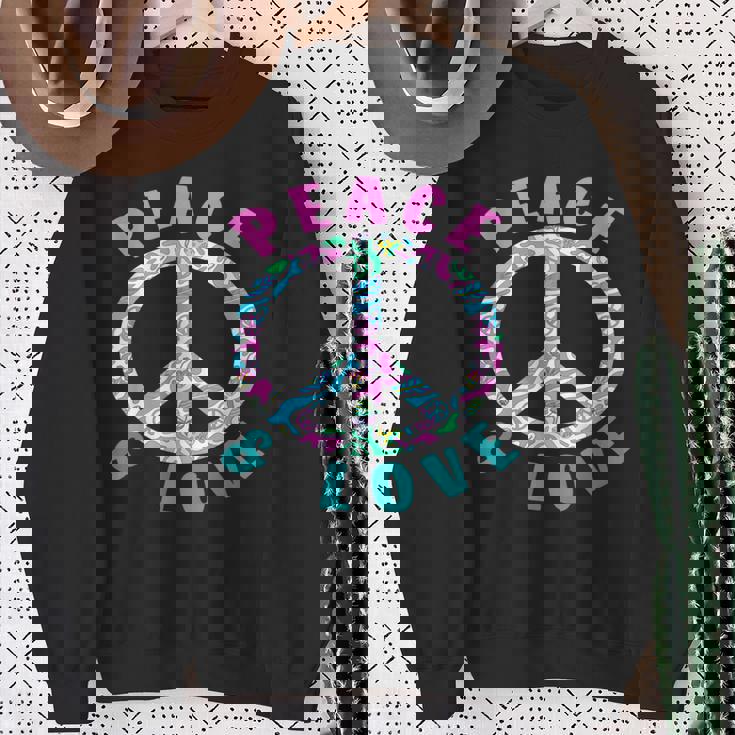 ピースアンドラブカラフルヒッピーシンボル スウェットシャツ 年配の女性への贈り物