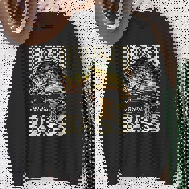 フックオンスモールマウスバスフィッシングシャツ スウェットシャツ 年配の女性への贈り物