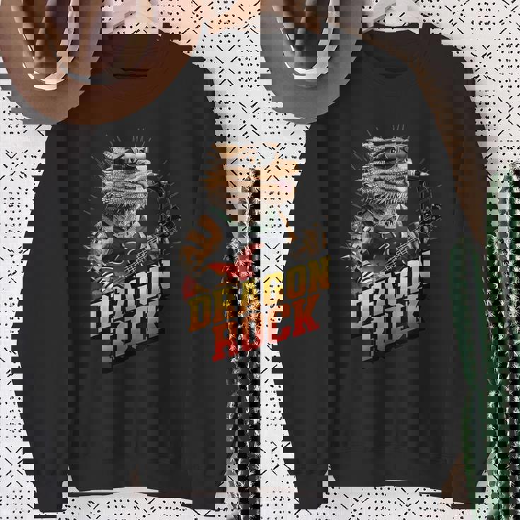 フトアゴヒゲトカゲの岩、フトアゴヒゲトカゲ、ロッカー、ギターマイク スウェットシャツ 年配の女性への贈り物