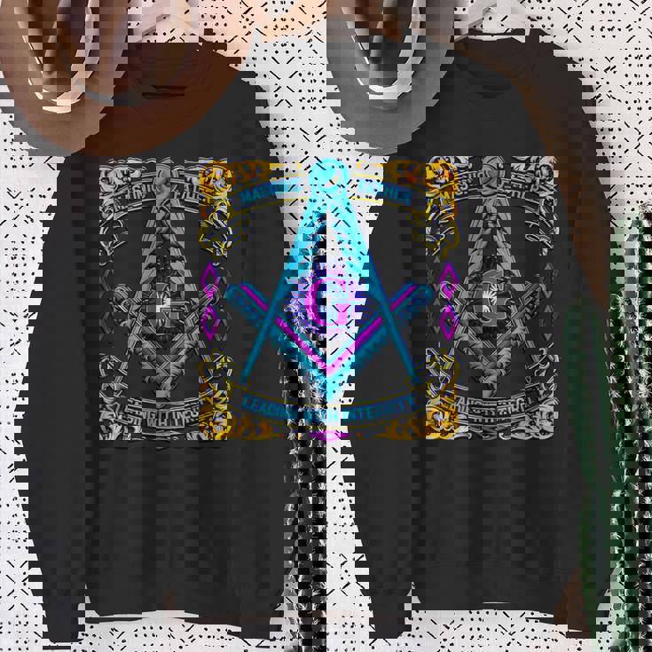 フリーメーソンのシンボル「誠実さをもってリードするフリーメーソンの父」 スウェットシャツ 年配の女性への贈り物