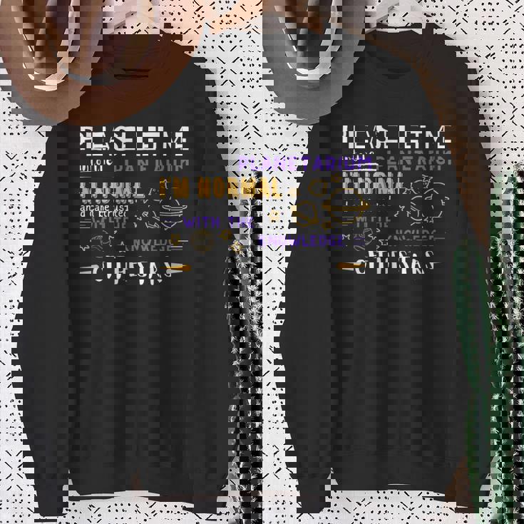 プラネタリウムに入らせてください、私は普通のミームです スウェットシャツ 年配の女性への贈り物