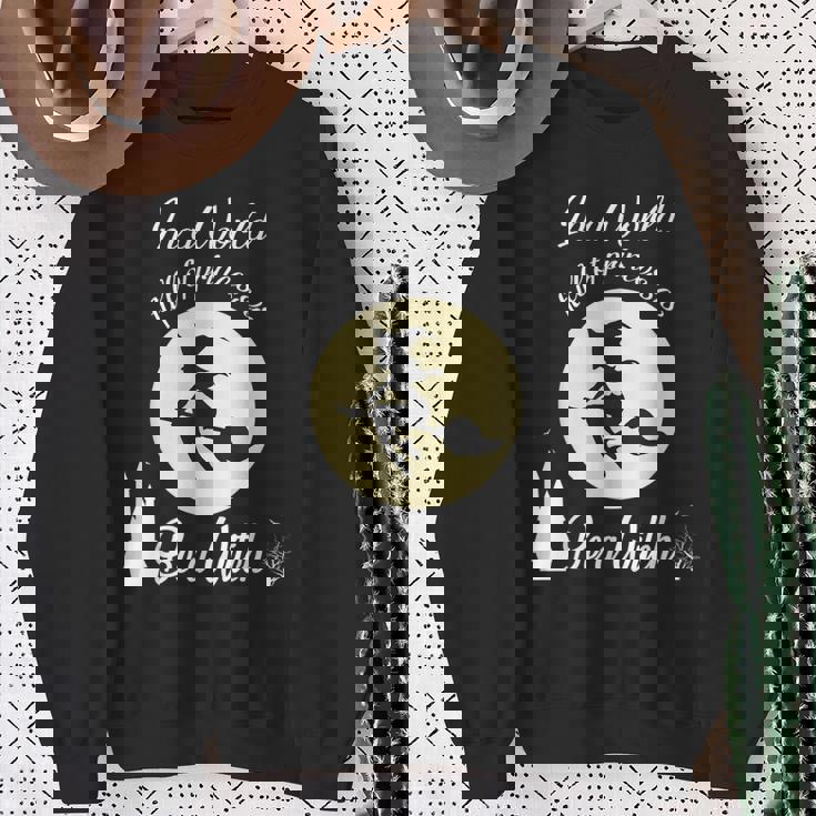 プリンセスがいっぱいの世界では魔女の月ハロウィンの贈り物になる スウェットシャツ 年配の女性への贈り物