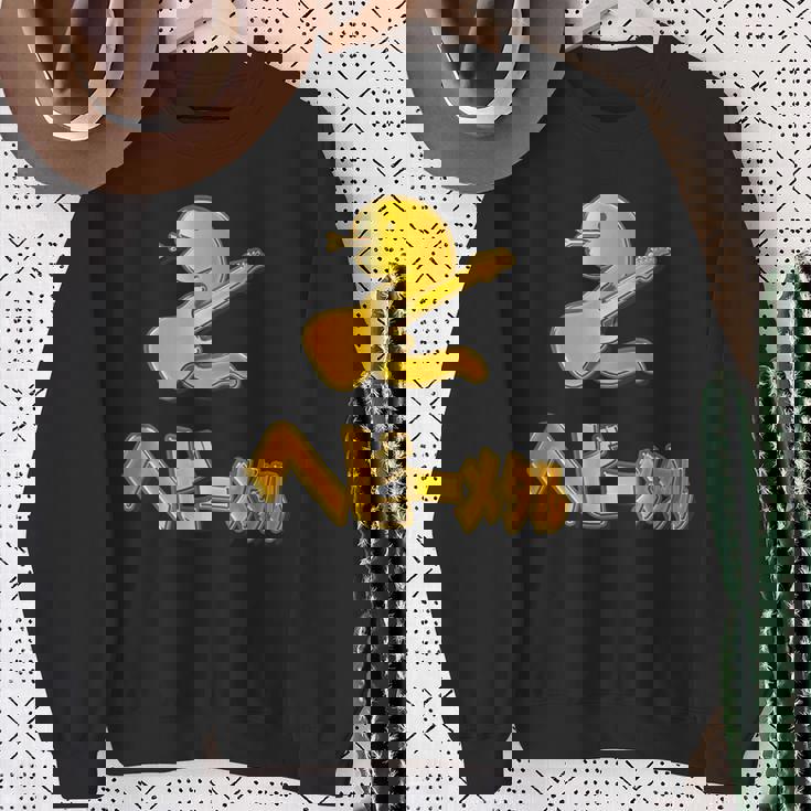 ヘビーメタル 金の蛇 ギター《へび》巳年 蛇年【どうぶつフレンズ】干支 十二支 2025 ゆるくて かわいい 動物 面白 スウェットシャツ 年配の女性への贈り物