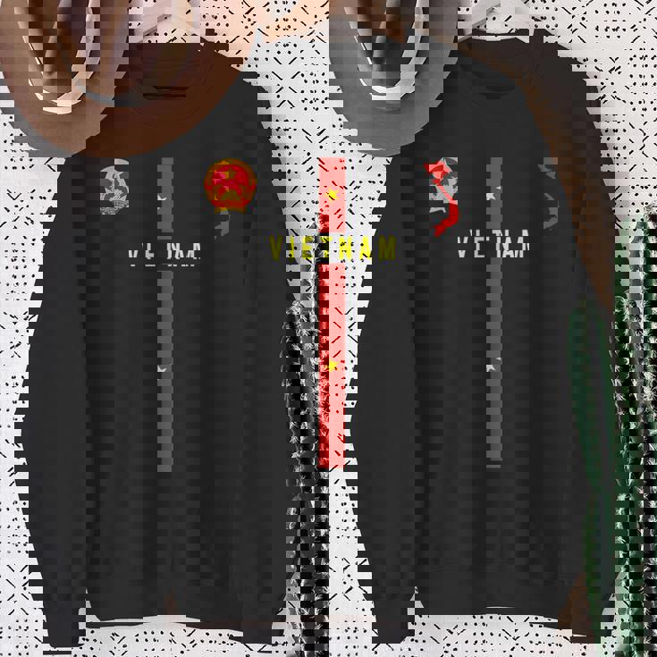 ベトナム国旗、ベトナムのシルエットマップ、紋章 スウェットシャツ 年配の女性への贈り物