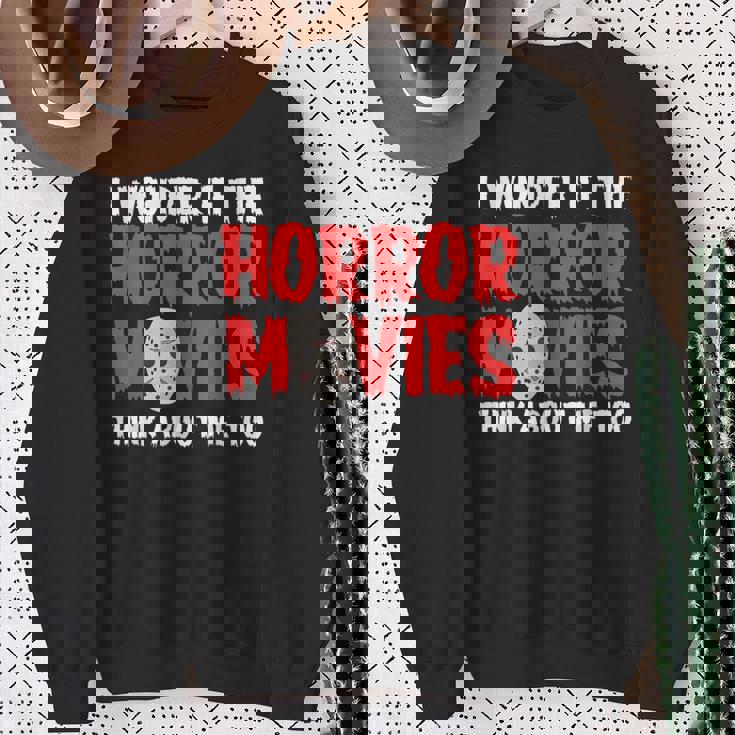 ホラー映画「I Wonder If Horror Movies Think About Me Too 」ホラームービー スウェットシャツ 年配の女性への贈り物