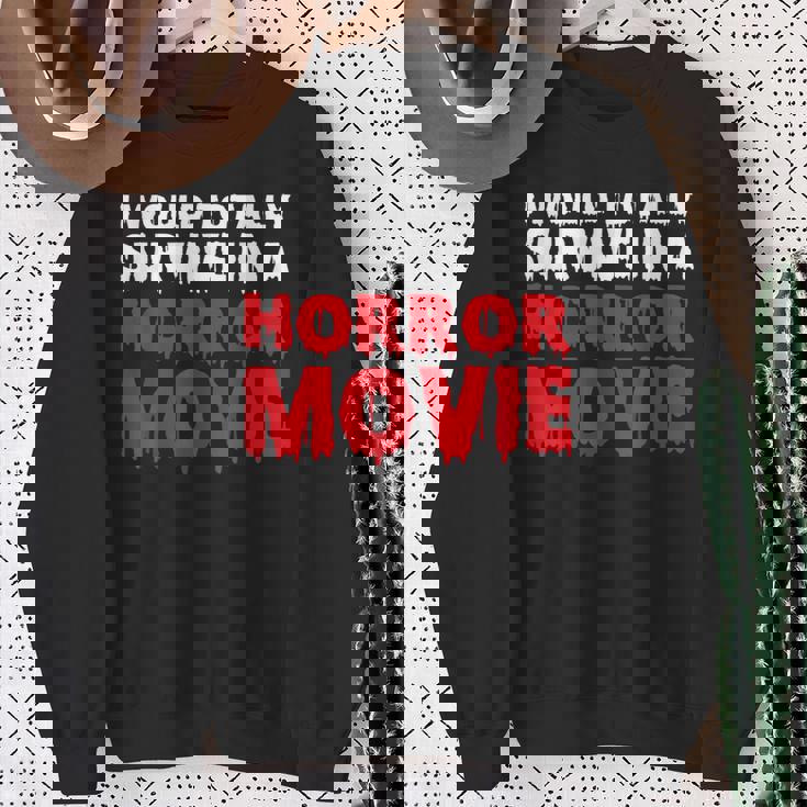 ホラー映画なら絶対生き残るよ スウェットシャツ 年配の女性への贈り物