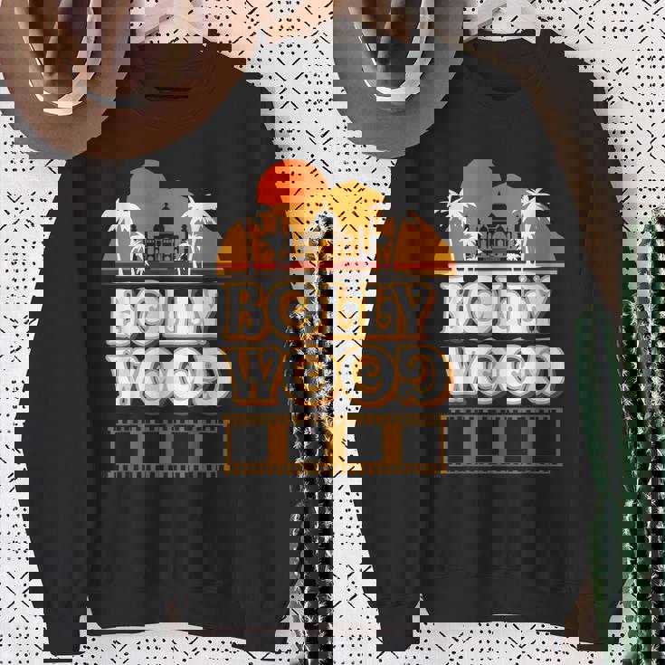 ボリウッド 映画愛好家 ヒンディーシネマ ヴィンテージ インド70年代インド スウェットシャツ 年配の女性への贈り物