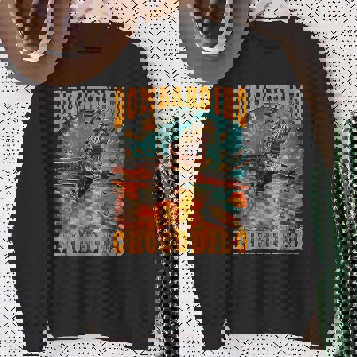 ボンバディロクロコダイルミームクロコダイルファイア-イタリアンブレインロット スウェットシャツ 年配の女性への贈り物