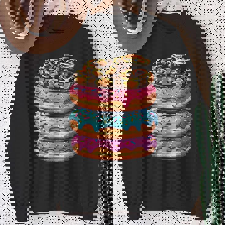 ボール パイソン ドーナツ好き 面白い スウェットシャツ 年配の女性への贈り物