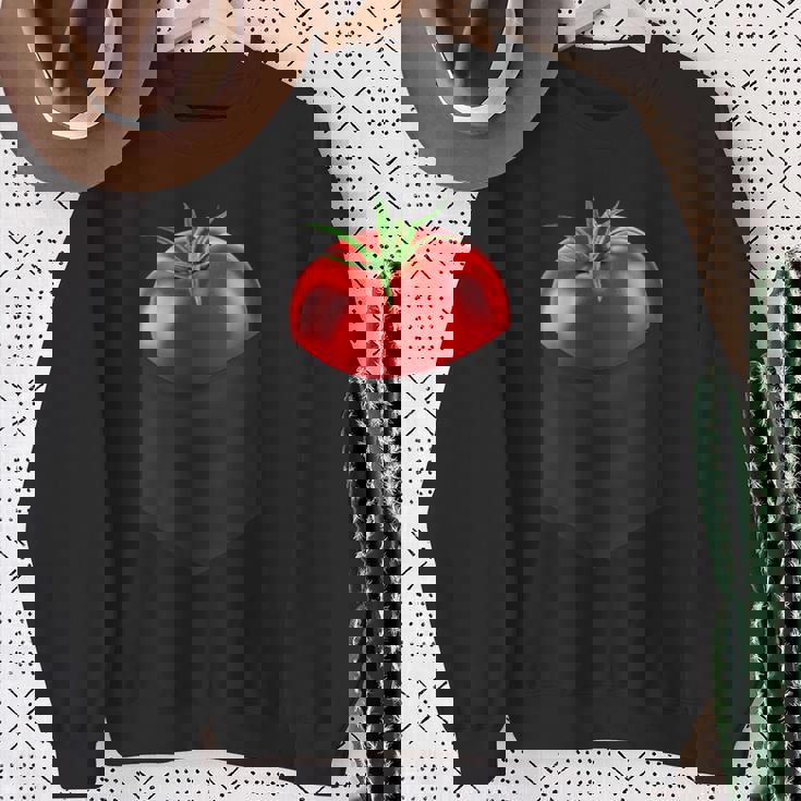 ポケットに入ったトマト、胸に面白いトマト。 スウェットシャツ 年配の女性への贈り物