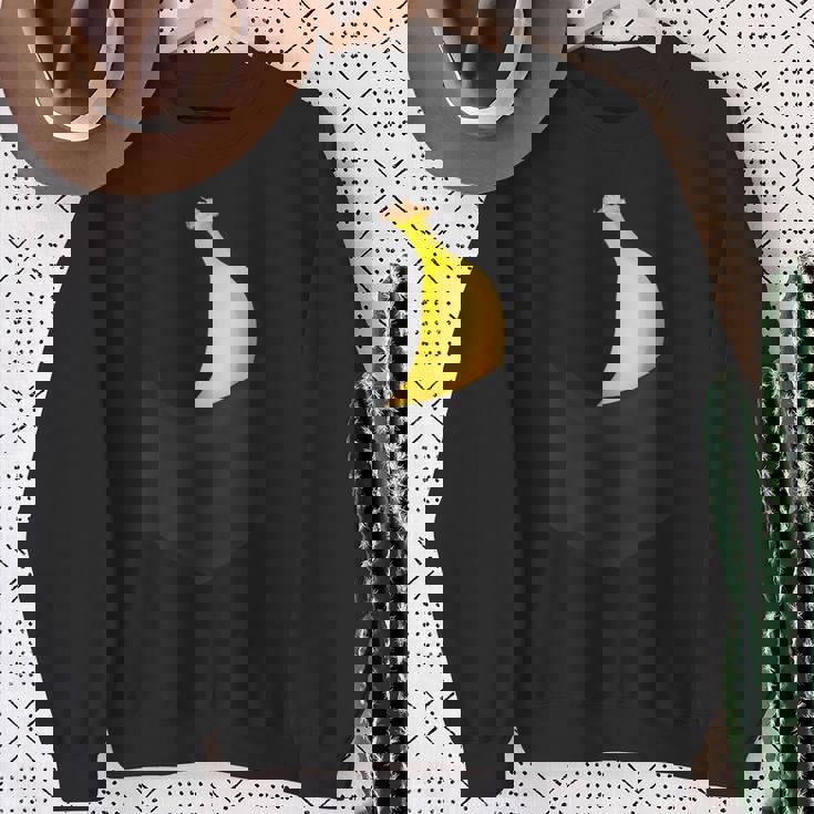 ポケットに入ったバナナフルーツ、胸に面白いバナナ。 スウェットシャツ 年配の女性への贈り物