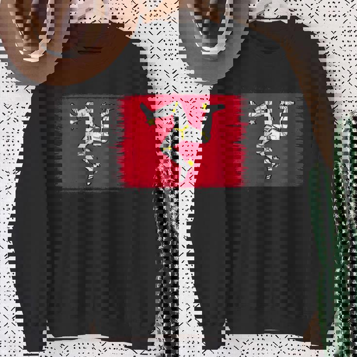 マン島の旗、マンクスの旗、トリスケリオン。ティンウォルドの日に。 スウェットシャツ 年配の女性への贈り物