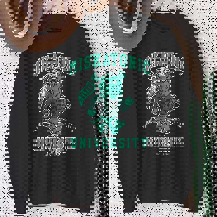 ミスカトニック大学 クトゥルフ 不気味なかわいいモンスター スウェットシャツ 年配の女性への贈り物