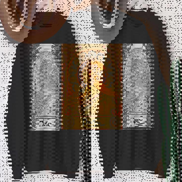 ミュシャ ゾディアック アールヌーボー アルフォンス。 スウェットシャツ 年配の女性への贈り物