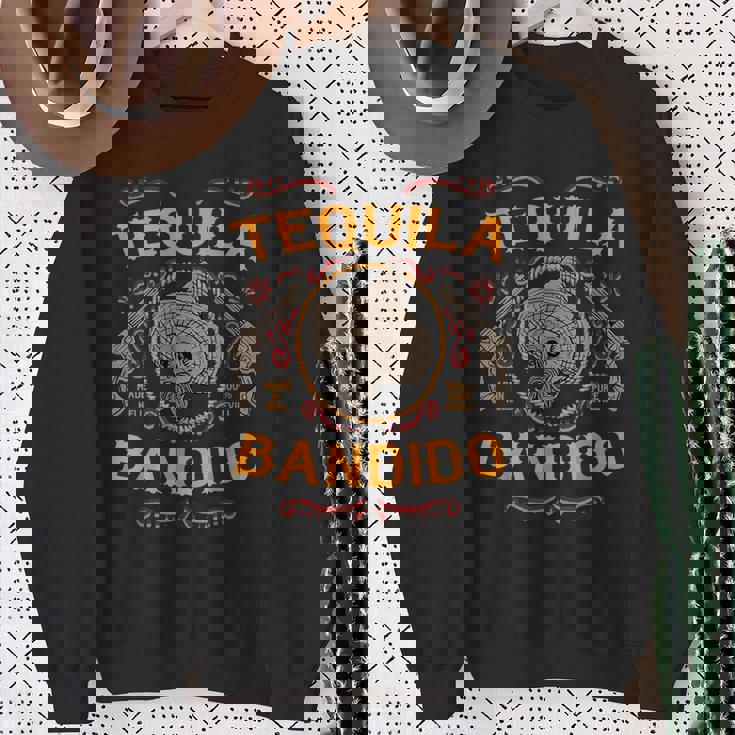 メキシカンスカル テキーラ バンディト クール スケルトン チャロ ギフトアイデア スウェットシャツ 年配の女性への贈り物