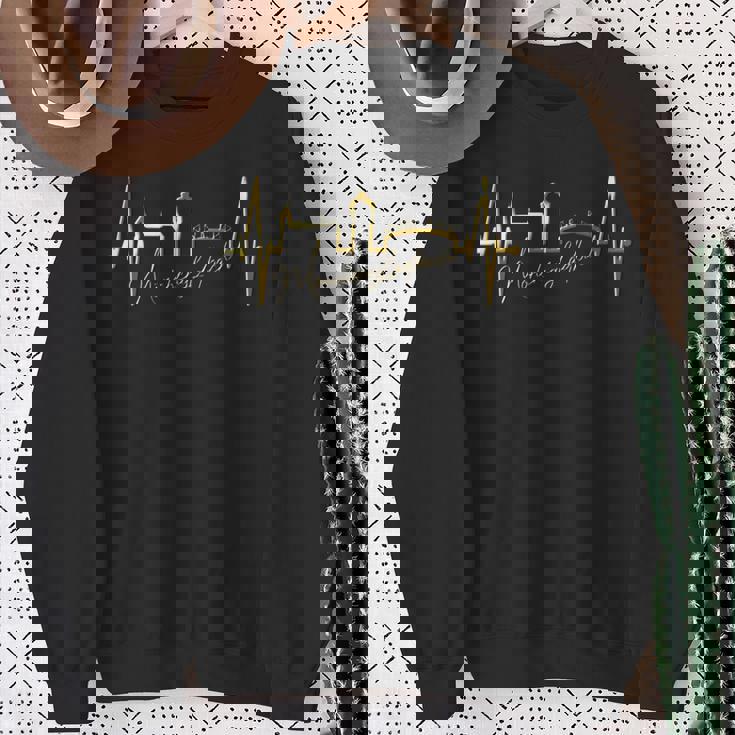 メンヒェングラートバッハのスカイライン ハートビート ドイツ大好きi Love Mönchengladbach 長袖tシャツ スウェットシャツ 年配の女性への贈り物