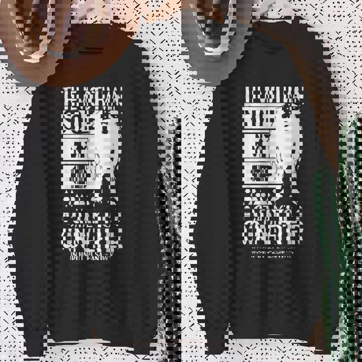 モスマンが私の触媒コンバーターを盗んだ Moth Man Cryptid スウェットシャツ 年配の女性への贈り物