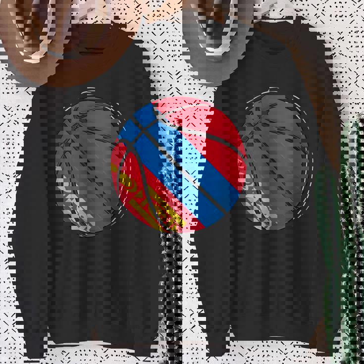 モンゴルの国旗が付いたバスケットボールボール スウェットシャツ 年配の女性への贈り物