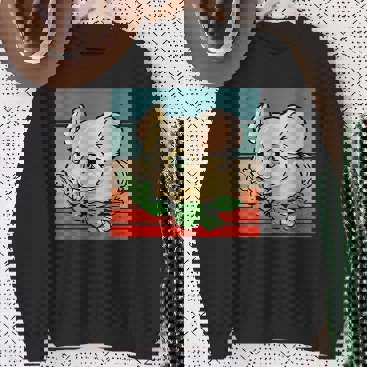 ヤマネ かわいい緑の葉 大きな目 愛らしい甘い動物 スウェットシャツ 年配の女性への贈り物