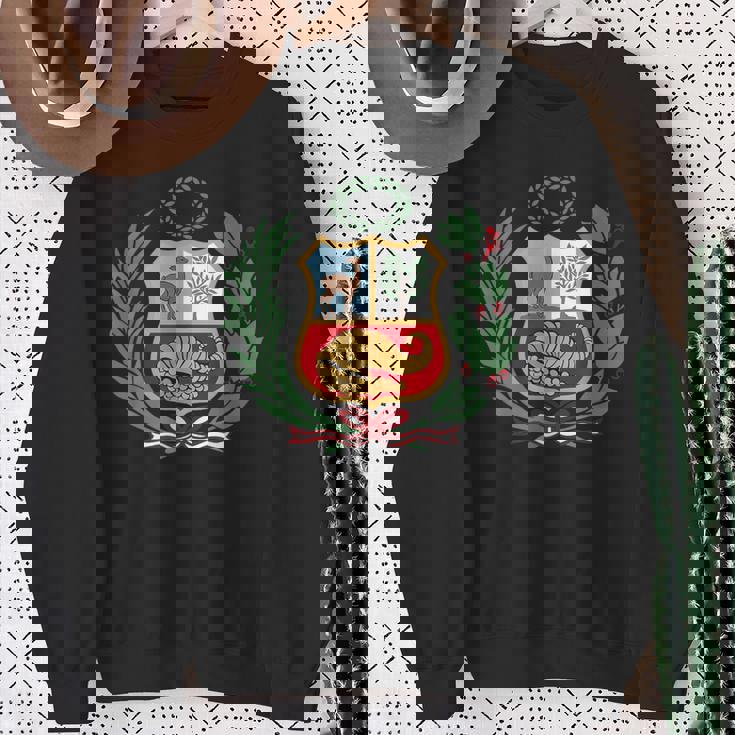 ユニセックス ペルーポロ ペルーストライプ レッド フットボール サッカー クレスト スウェットシャツ 年配の女性への贈り物