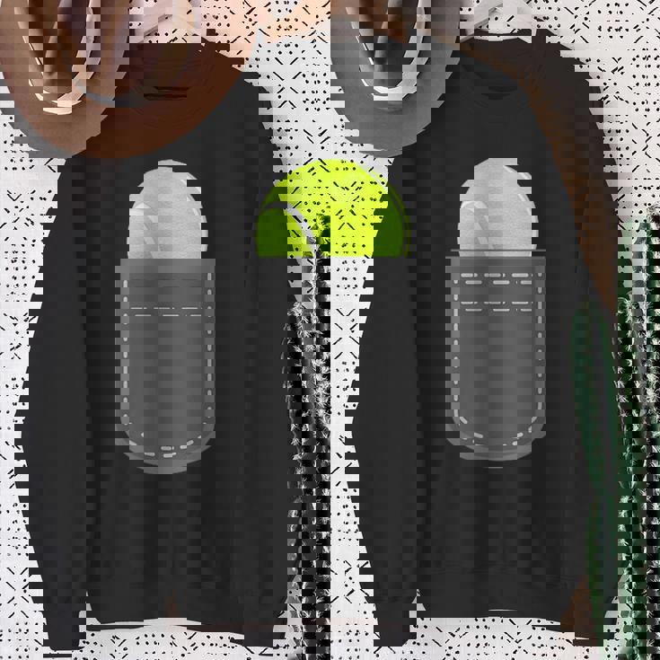 ユーモラスなテニスプレーヤーのための偽のポケットに入った面白いテニスボール スウェットシャツ 年配の女性への贈り物