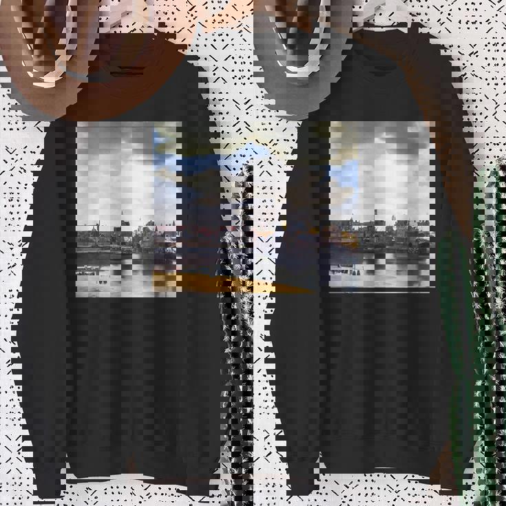 ヨハネス・フェルメールによるデルフトの眺めゲジヒト・オプ・デルフト 1661 スウェットシャツ 年配の女性への贈り物