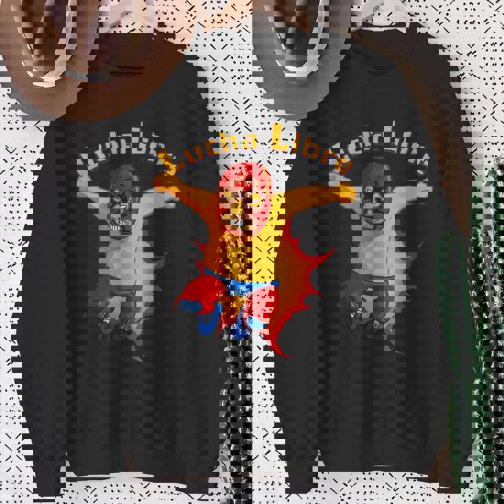 ルチャリブレメキシコ覆面レスラー漫画アクションポーズ スウェットシャツ 年配の女性への贈り物