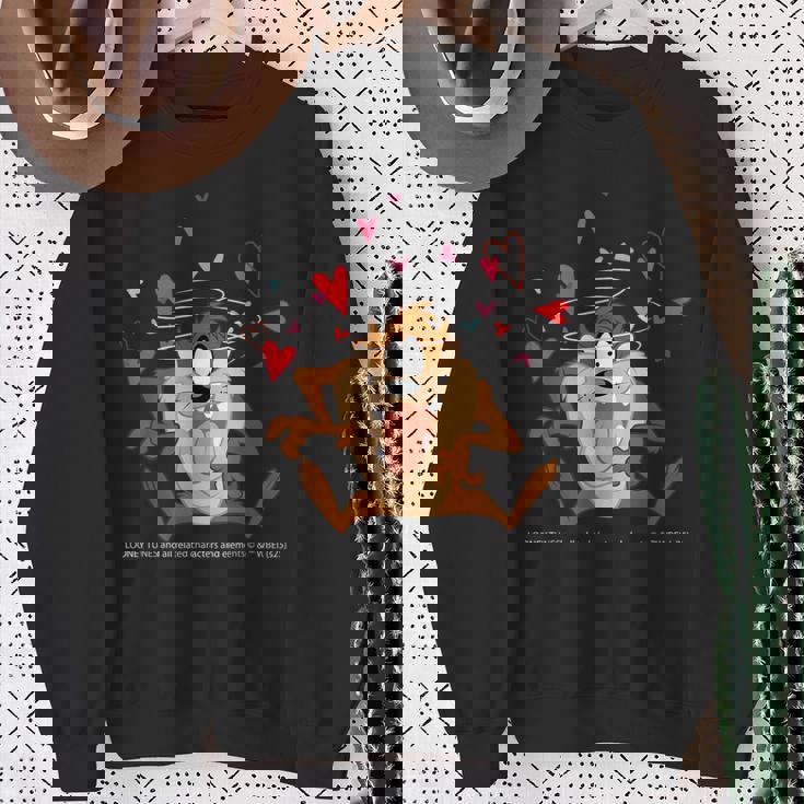 ルーニー・テューンズ タズ スピニング ハート 楽しい スウェットシャツ 年配の女性への贈り物