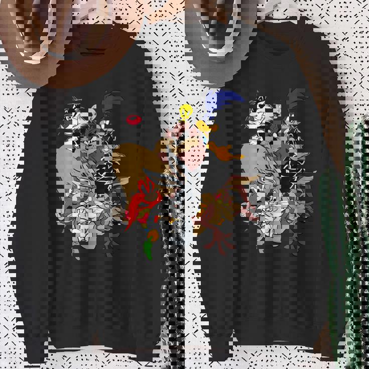 ルーニー・テューンズ メインキャラクター グループtシャツ スウェットシャツ 年配の女性への贈り物