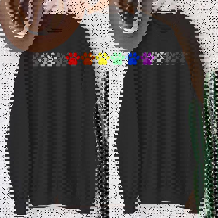 レインボー肉球 Lgbtq プライド ミニマル スウェットシャツ 年配の女性への贈り物