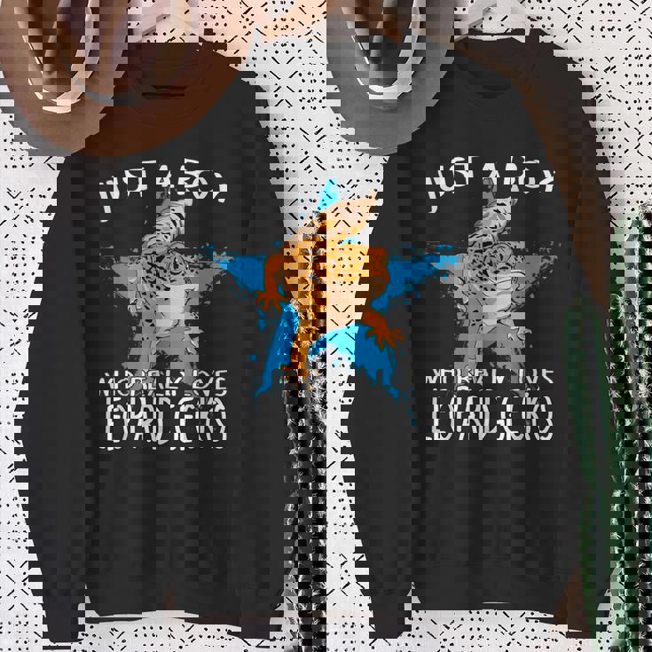 レオパード・ゲッコーが大好きな男の子です。トカゲ 爬虫類 ヒョウモントカゲモドキ スウェットシャツ 年配の女性への贈り物