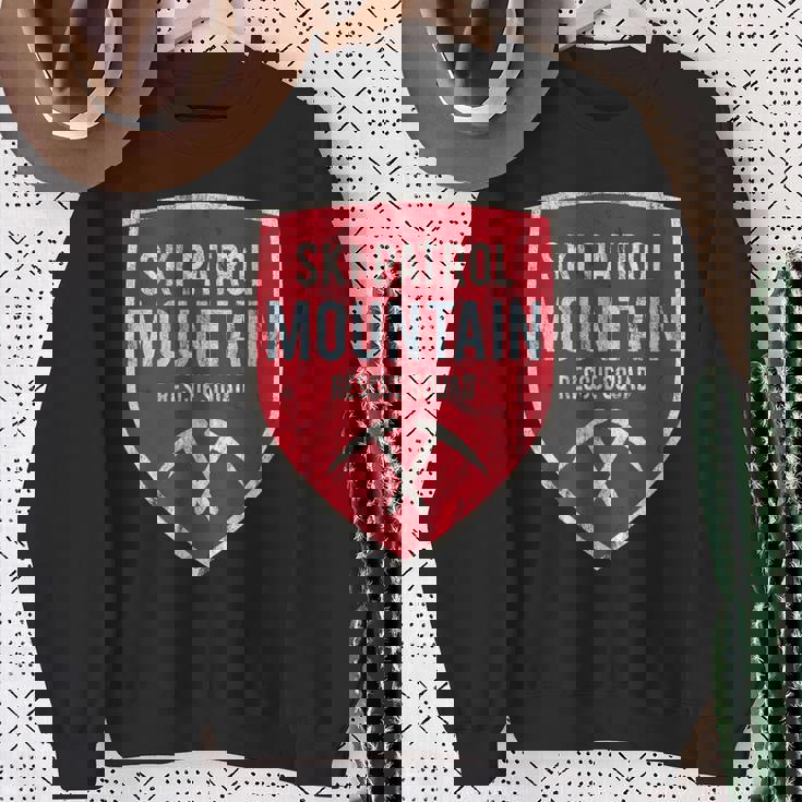 レスキュー隊スキーパトロールレトロスノーボードウィンターリゾート スウェットシャツ 年配の女性への贈り物