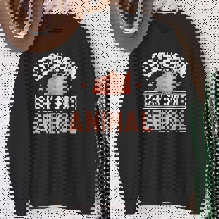 レチョンは私の精神動物です面白いですlechon Pinoy スウェットシャツ 年配の女性への贈り物