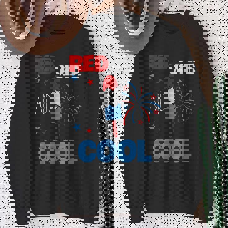 レッド ホワイト クールなアメリカ国旗 アイスキャンディー 面白い 7月4日 スウェットシャツ 年配の女性への贈り物