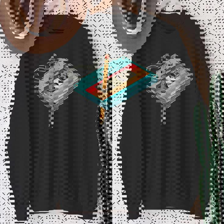 レトロ カセット テープ ペンシル 80 年代 90 年代の音楽ミックステープの振り返り スウェットシャツ 年配の女性への贈り物