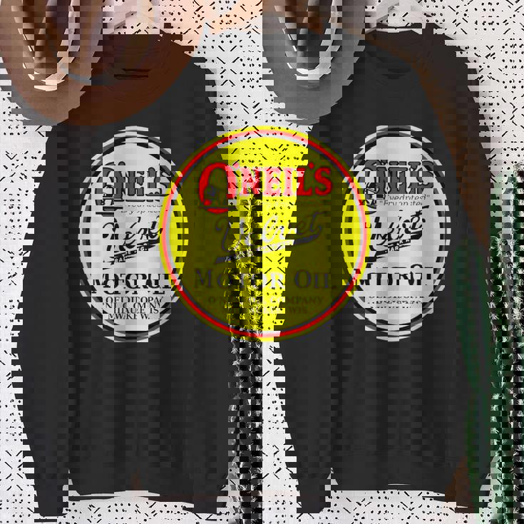 レトロ ヴィンテージ ガソリンスタンド オニールズ モーターオイル 車 バイク ガレージ スウェットシャツ 年配の女性への贈り物