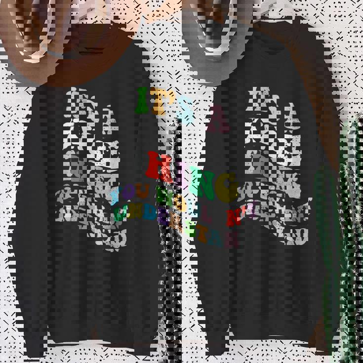 レトロでグルーヴィーなのはカイリーが理解できないもの スウェットシャツ 年配の女性への贈り物