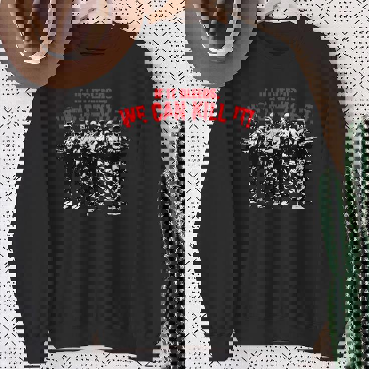 レトロなアクション映画の引用 スウェットシャツ 年配の女性への贈り物